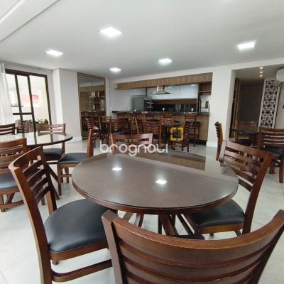 Apartamento com 128m², 4 quartos (sendo 1 suíte), 2 garagens, no bairro Canto em Florianópolis