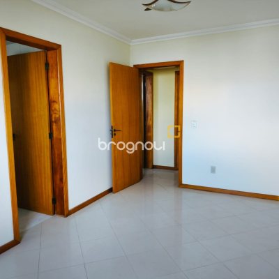Apartamento com 128m², 4 quartos (sendo 1 suíte), 2 garagens, no bairro Canto em Florianópolis