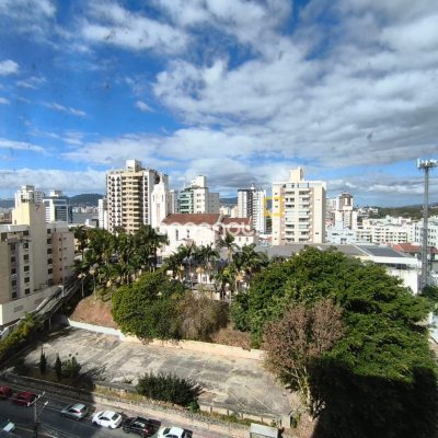 Apartamento com 128m², 4 quartos (sendo 1 suíte), 2 garagens, no bairro Canto em Florianópolis