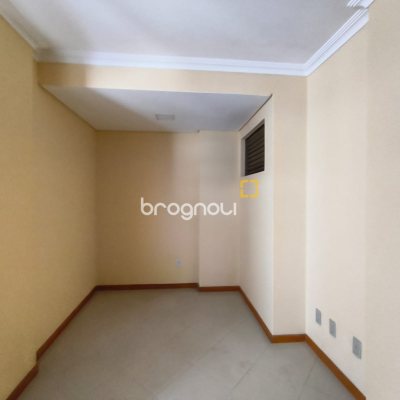Apartamento com 128m², 4 quartos (sendo 1 suíte), 2 garagens, no bairro Canto em Florianópolis