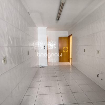 Apartamento com 128m², 4 quartos (sendo 1 suíte), 2 garagens, no bairro Canto em Florianópolis