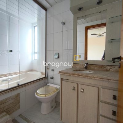 Apartamento com 128m², 4 quartos (sendo 1 suíte), 2 garagens, no bairro Canto em Florianópolis