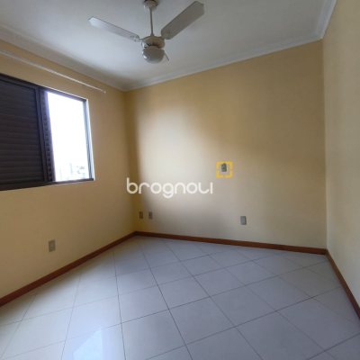 Apartamento com 128m², 4 quartos (sendo 1 suíte), 2 garagens, no bairro Canto em Florianópolis