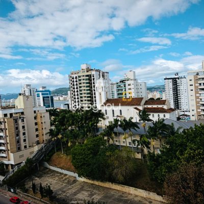 Apartamento com 128m², 4 quartos (sendo 1 suíte), 2 garagens, no bairro Canto em Florianópolis