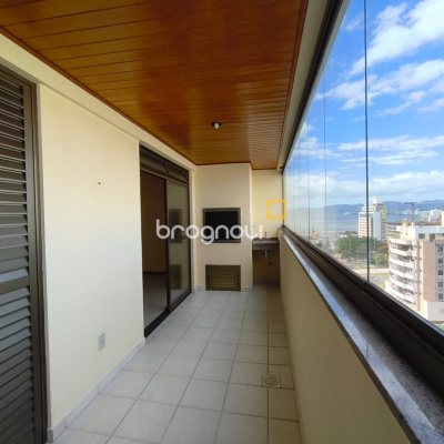Apartamento com 128m², 4 quartos (sendo 1 suíte), 2 garagens, no bairro Canto em Florianópolis