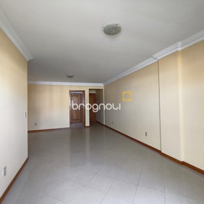 Apartamento com 128m², 4 quartos (sendo 1 suíte), 2 garagens, no bairro Canto em Florianópolis