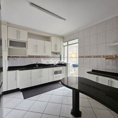 Apartamento com 108m², 3 quartos (sendo 1 suíte), 1 garagem, no bairro Estreito em Florianópolis