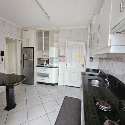 Apartamento com 108m², 3 quartos (sendo 1 suíte), 1 garagem, no bairro Estreito em Florianópolis
