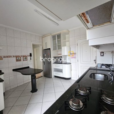 Apartamento com 108m², 3 quartos (sendo 1 suíte), 1 garagem, no bairro Estreito em Florianópolis