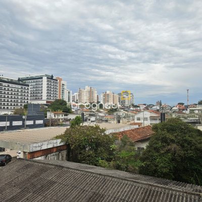 Apartamento com 108m², 3 quartos (sendo 1 suíte), 1 garagem, no bairro Estreito em Florianópolis