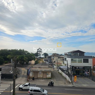 Apartamento com 108m², 3 quartos (sendo 1 suíte), 1 garagem, no bairro Estreito em Florianópolis