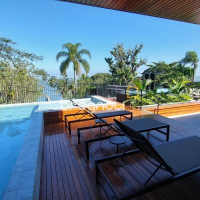Apartamento com 193m², 3 quartos (sendo 3 suítes), 2 garagens, no bairro Cacupé em Florianópolis