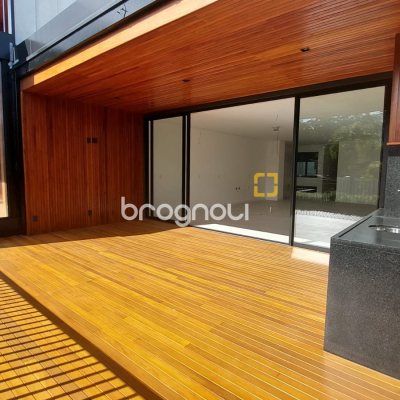Apartamento com 193m², 3 quartos (sendo 3 suítes), 2 garagens, no bairro Cacupé em Florianópolis