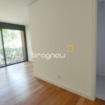 Apartamento com 193m², 3 quartos (sendo 3 suítes), 2 garagens, no bairro Cacupé em Florianópolis