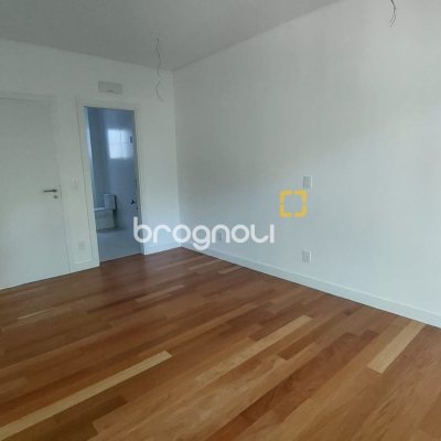 Apartamento com 193m², 3 quartos (sendo 3 suítes), 2 garagens, no bairro Cacupé em Florianópolis
