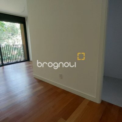 Apartamento com 193m², 3 quartos (sendo 3 suítes), 2 garagens, no bairro Cacupé em Florianópolis