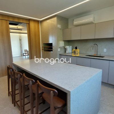Apartamento com 193m², 3 quartos (sendo 3 suítes), 2 garagens, no bairro Cacupé em Florianópolis