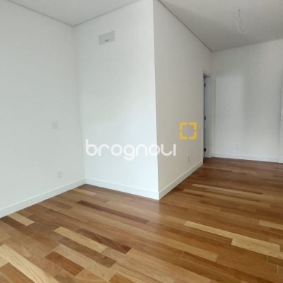 Apartamento com 193m², 3 quartos (sendo 3 suítes), 2 garagens, no bairro Cacupé em Florianópolis