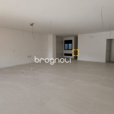 Apartamento com 193m², 3 quartos (sendo 3 suítes), 2 garagens, no bairro Cacupé em Florianópolis