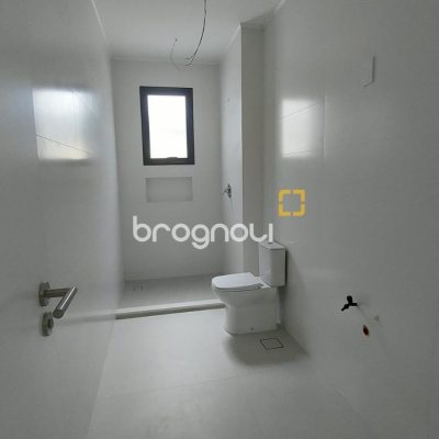 Apartamento com 193m², 3 quartos (sendo 3 suítes), 2 garagens, no bairro Cacupé em Florianópolis