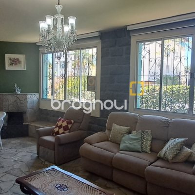 Casa com 343m², 6 quartos (sendo 2 suítes), 5 garagens, no bairro Canasvieiras em Florianópolis