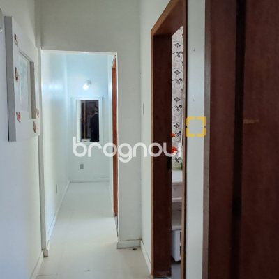 Casa com 343m², 6 quartos (sendo 2 suítes), 5 garagens, no bairro Canasvieiras em Florianópolis