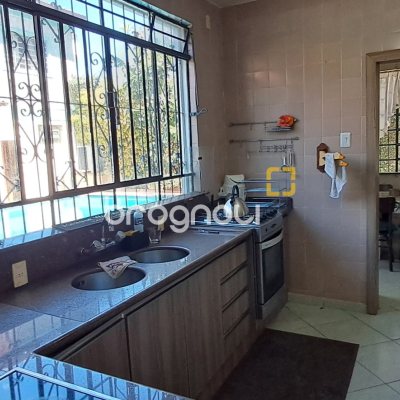 Casa com 343m², 6 quartos (sendo 2 suítes), 5 garagens, no bairro Canasvieiras em Florianópolis