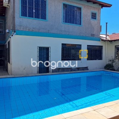 Casa com 343m², 6 quartos (sendo 2 suítes), 5 garagens, no bairro Canasvieiras em Florianópolis