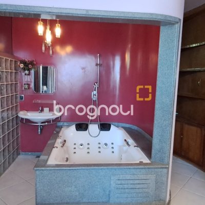 Casa com 343m², 6 quartos (sendo 2 suítes), 5 garagens, no bairro Canasvieiras em Florianópolis