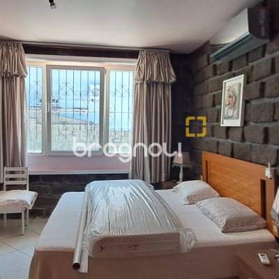 Casa com 343m², 6 quartos (sendo 2 suítes), 5 garagens, no bairro Canasvieiras em Florianópolis