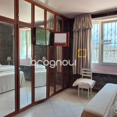 Casa com 343m², 6 quartos (sendo 2 suítes), 5 garagens, no bairro Canasvieiras em Florianópolis