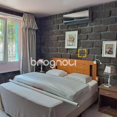 Casa com 343m², 6 quartos (sendo 2 suítes), 5 garagens, no bairro Canasvieiras em Florianópolis