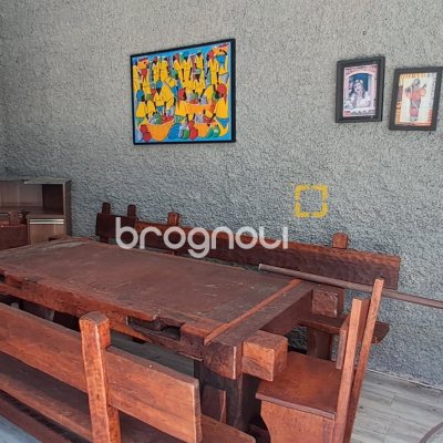 Casa com 343m², 6 quartos (sendo 2 suítes), 5 garagens, no bairro Canasvieiras em Florianópolis