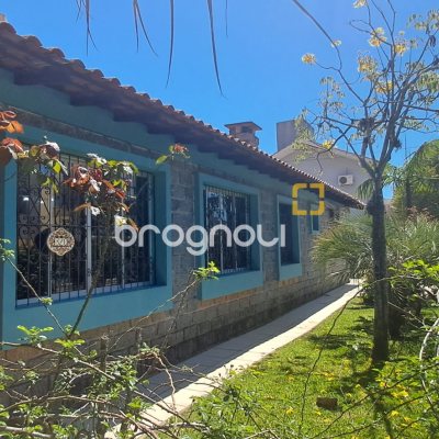 Casa com 343m², 6 quartos (sendo 2 suítes), 5 garagens, no bairro Canasvieiras em Florianópolis