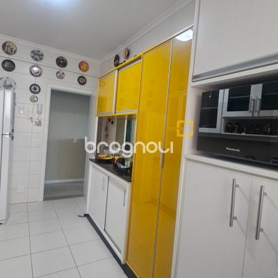Apartamento com 108m², 3 quartos (sendo 1 suíte), 2 garagens, no bairro Canasvieiras em Florianópolis