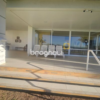 Apartamento com 108m², 3 quartos (sendo 1 suíte), 2 garagens, no bairro Canasvieiras em Florianópolis