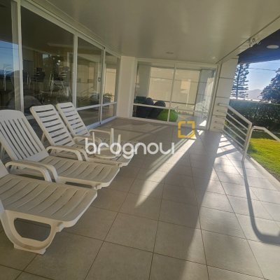 Apartamento com 108m², 3 quartos (sendo 1 suíte), 2 garagens, no bairro Canasvieiras em Florianópolis