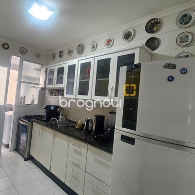 Apartamento com 108m², 3 quartos (sendo 1 suíte), 2 garagens, no bairro Canasvieiras em Florianópolis