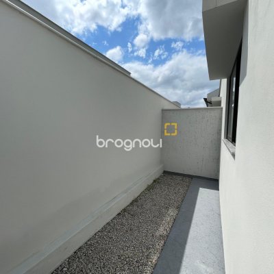 Casa com 53m², 2 quartos, 2 garagens, no bairro Forquilhas em São José