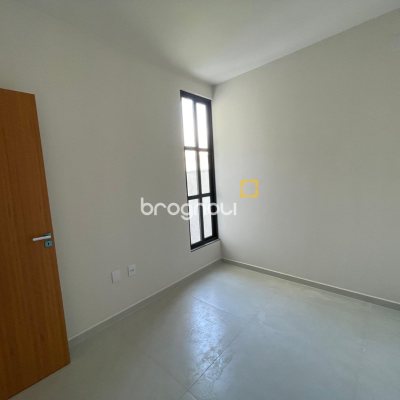 Casa com 53m², 2 quartos, 2 garagens, no bairro Forquilhas em São José