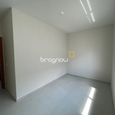 Casa com 53m², 2 quartos, 2 garagens, no bairro Forquilhas em São José