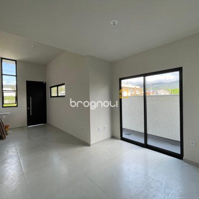 Casa com 53m², 2 quartos, 2 garagens, no bairro Forquilhas em São José