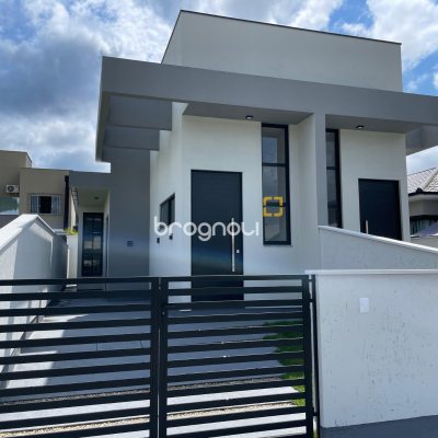 Casa com 53m², 2 quartos, 2 garagens, no bairro Forquilhas em São José