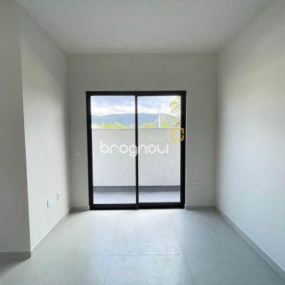 Casa com 53m², 2 quartos, 2 garagens, no bairro Forquilhas em São José