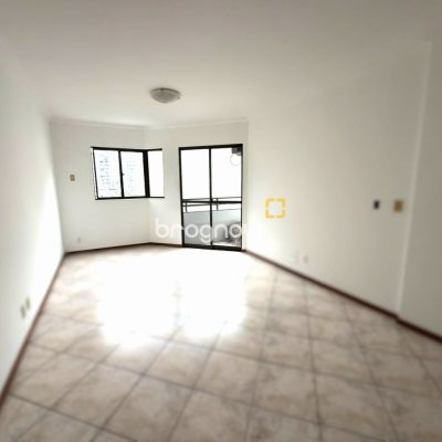 Apartamento com 81m², 3 quartos (sendo 1 suíte), 1 garagem, no bairro Centro em Florianópolis
