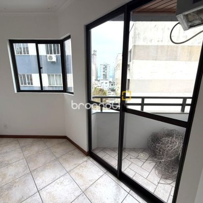 Apartamento com 81m², 3 quartos (sendo 1 suíte), 1 garagem, no bairro Centro em Florianópolis