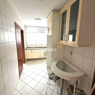 Apartamento com 81m², 3 quartos (sendo 1 suíte), 1 garagem, no bairro Centro em Florianópolis