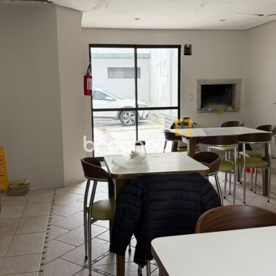 Apartamento com 81m², 3 quartos (sendo 1 suíte), 1 garagem, no bairro Centro em Florianópolis