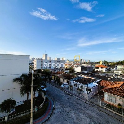Apartamento com 48m², 2 quartos, 1 garagem, no bairro Roçado em São José