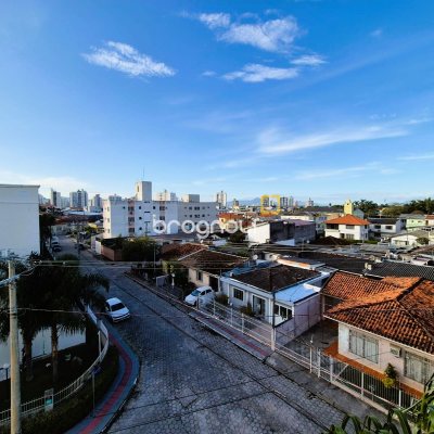 Apartamento com 48m², 2 quartos, 1 garagem, no bairro Roçado em São José